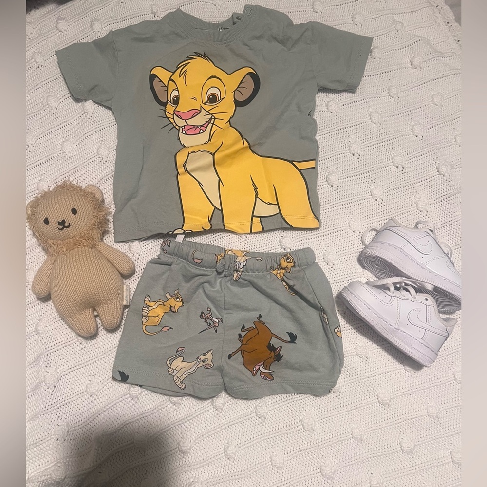 H&M Simba two piece set size 12M